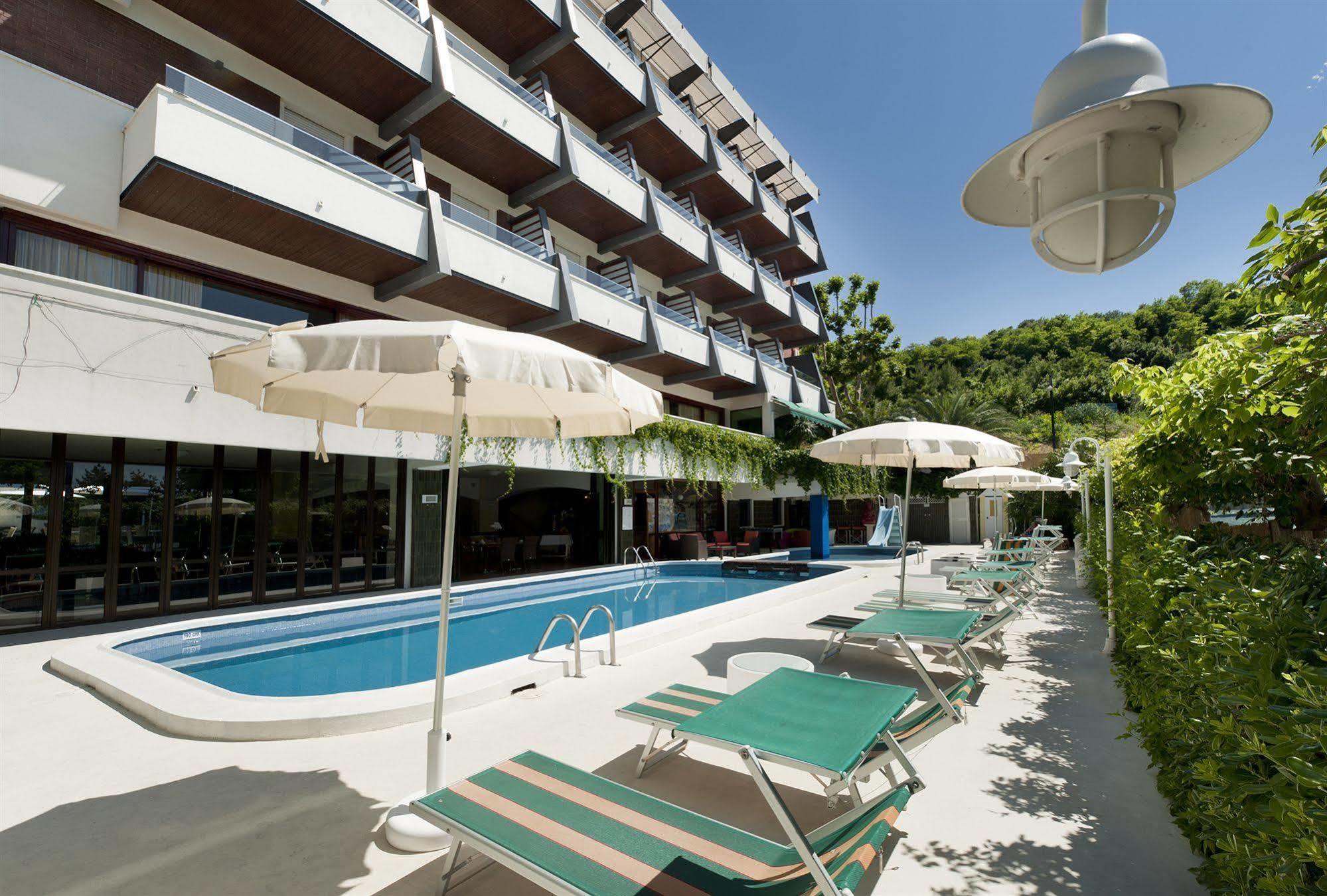 Hotel Alexander Gabicce Mare Eksteriør bilde
